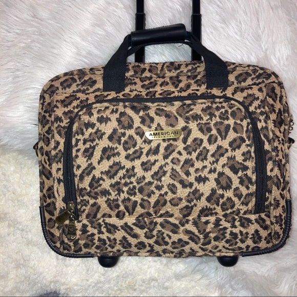 American trunk and case carry on Clearance